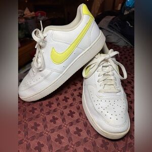 nike court vision low sneakers (size 9)